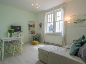 Pass the Keys Cosy Flat with Balcony at the Heart of the Old Town